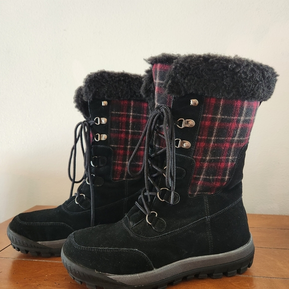Women's Bearpaw plaid and shearling winter boots- size 10 - Picture 1 of 8